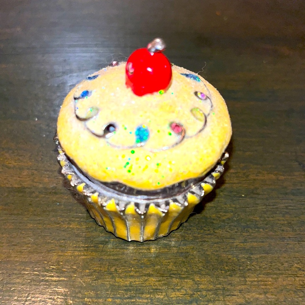 Cupcake jewel box